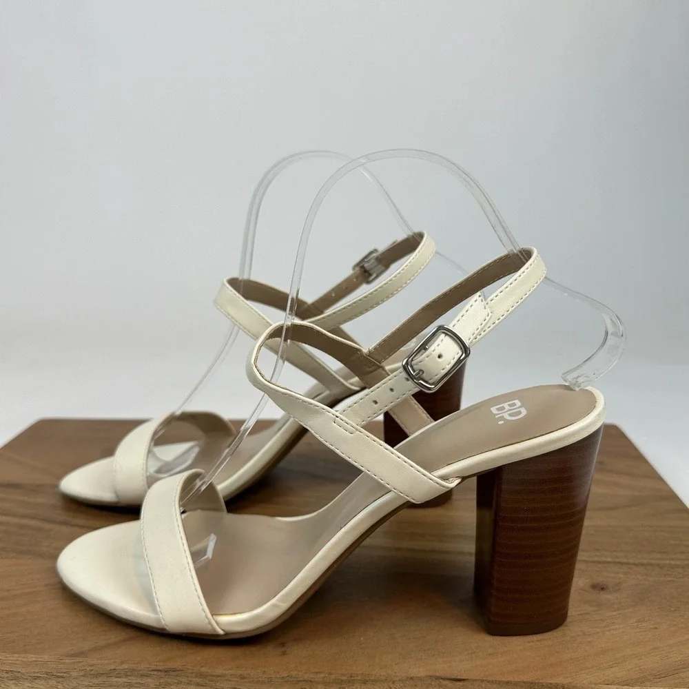 New Womens‎ BP Lula White Faux Leather Slingback Block Heels Sandals Size 9.5 M
